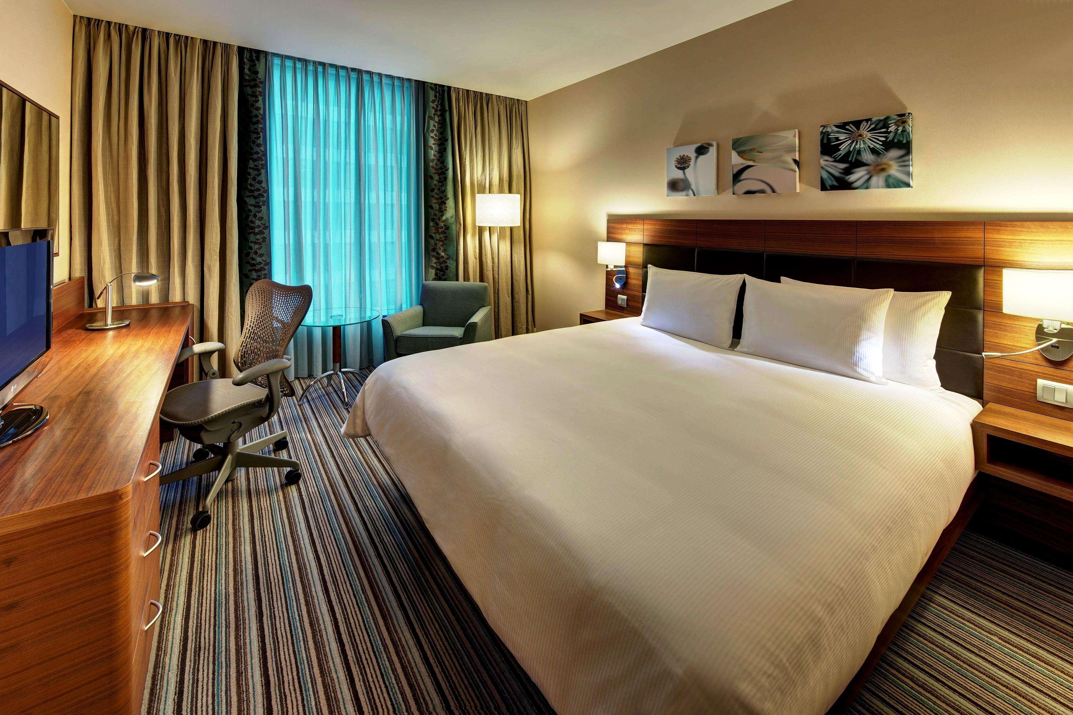 Hilton Garden Inn Hong Kong Mongkok Exterior photo