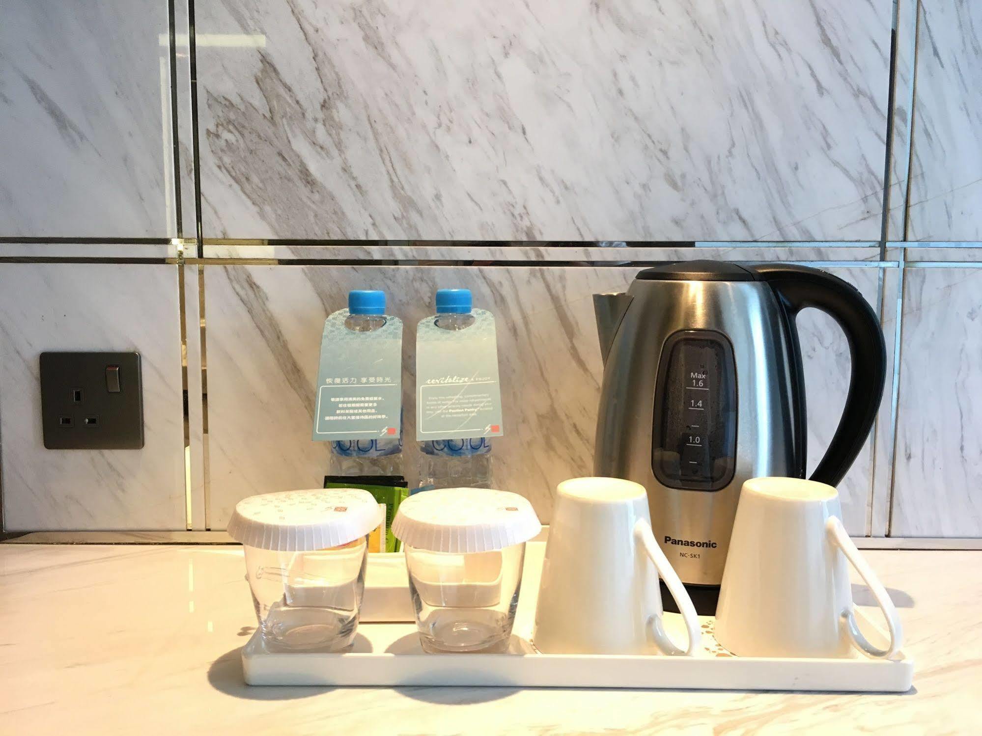 Hilton Garden Inn Hong Kong Mongkok Exterior photo