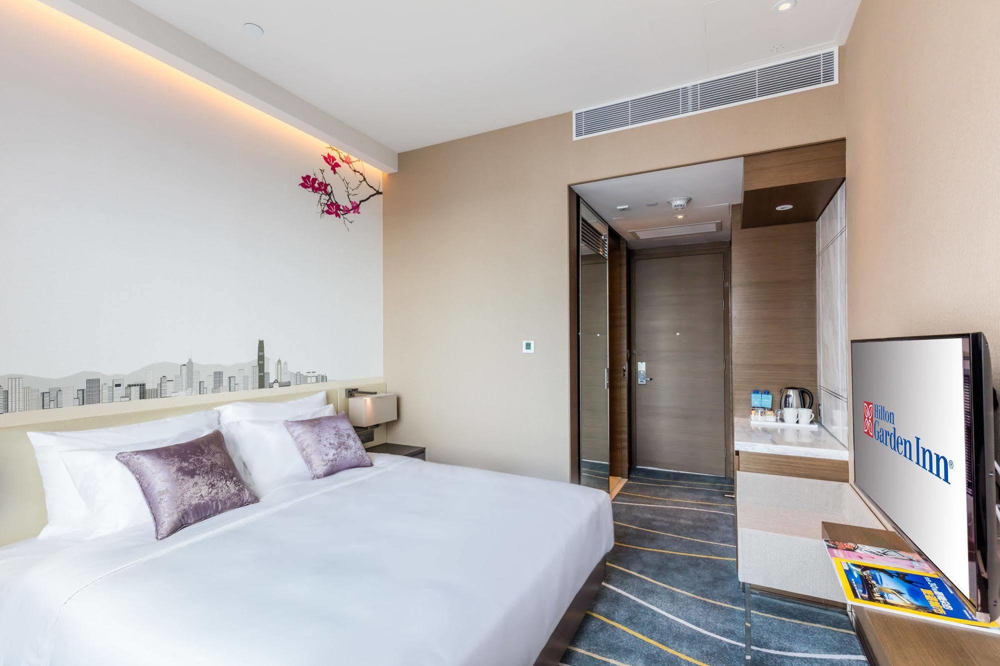 Hilton Garden Inn Hong Kong Mongkok Exterior photo