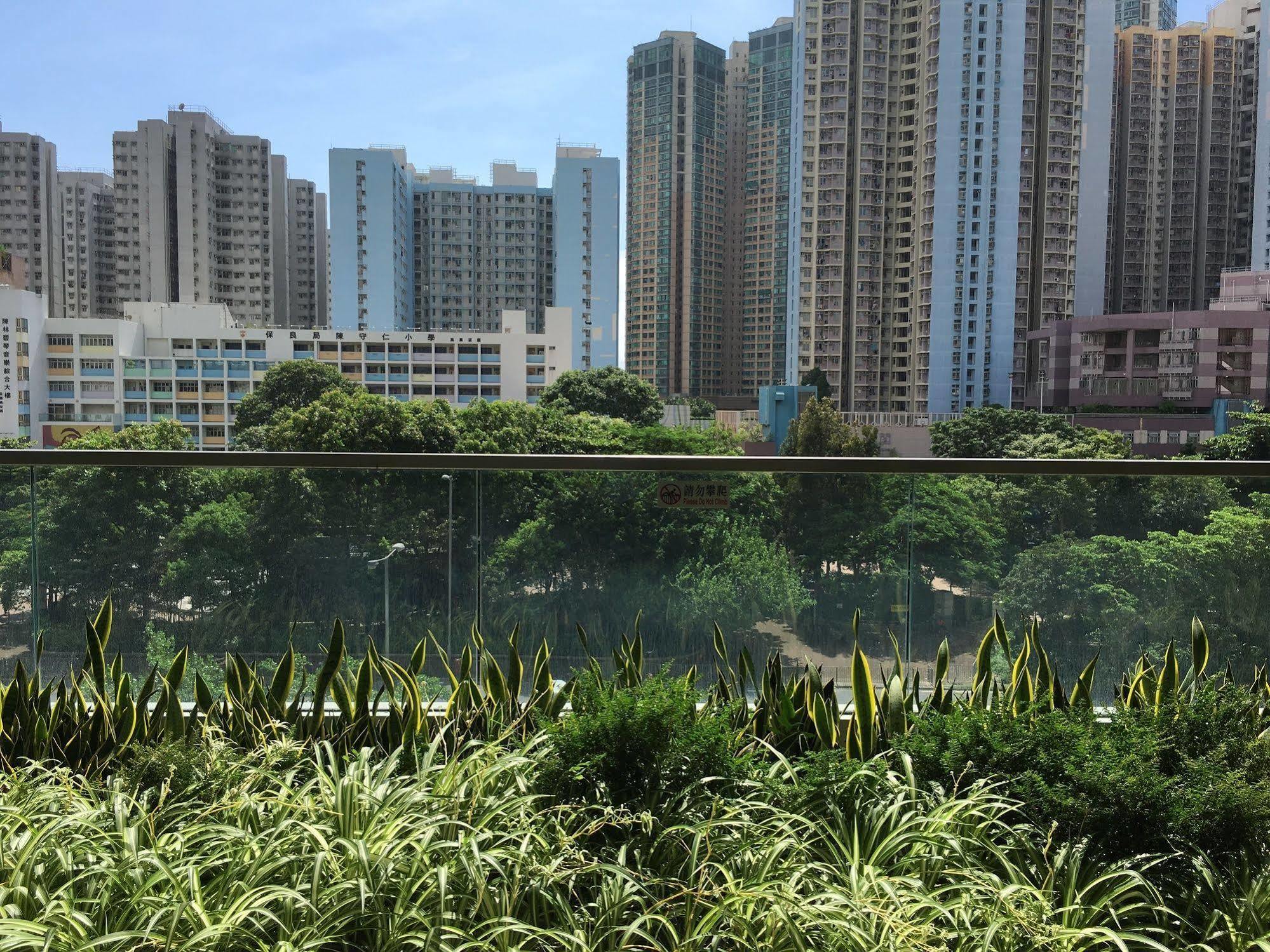 Hilton Garden Inn Hong Kong Mongkok Exterior photo